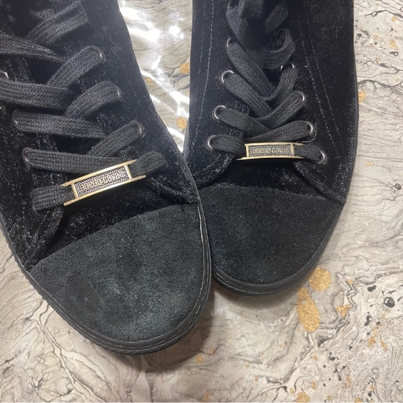 Roberto Cavalli Men Sneakers size 43 1/2
In excellent condition 
Authentic - Picture 5 of 12